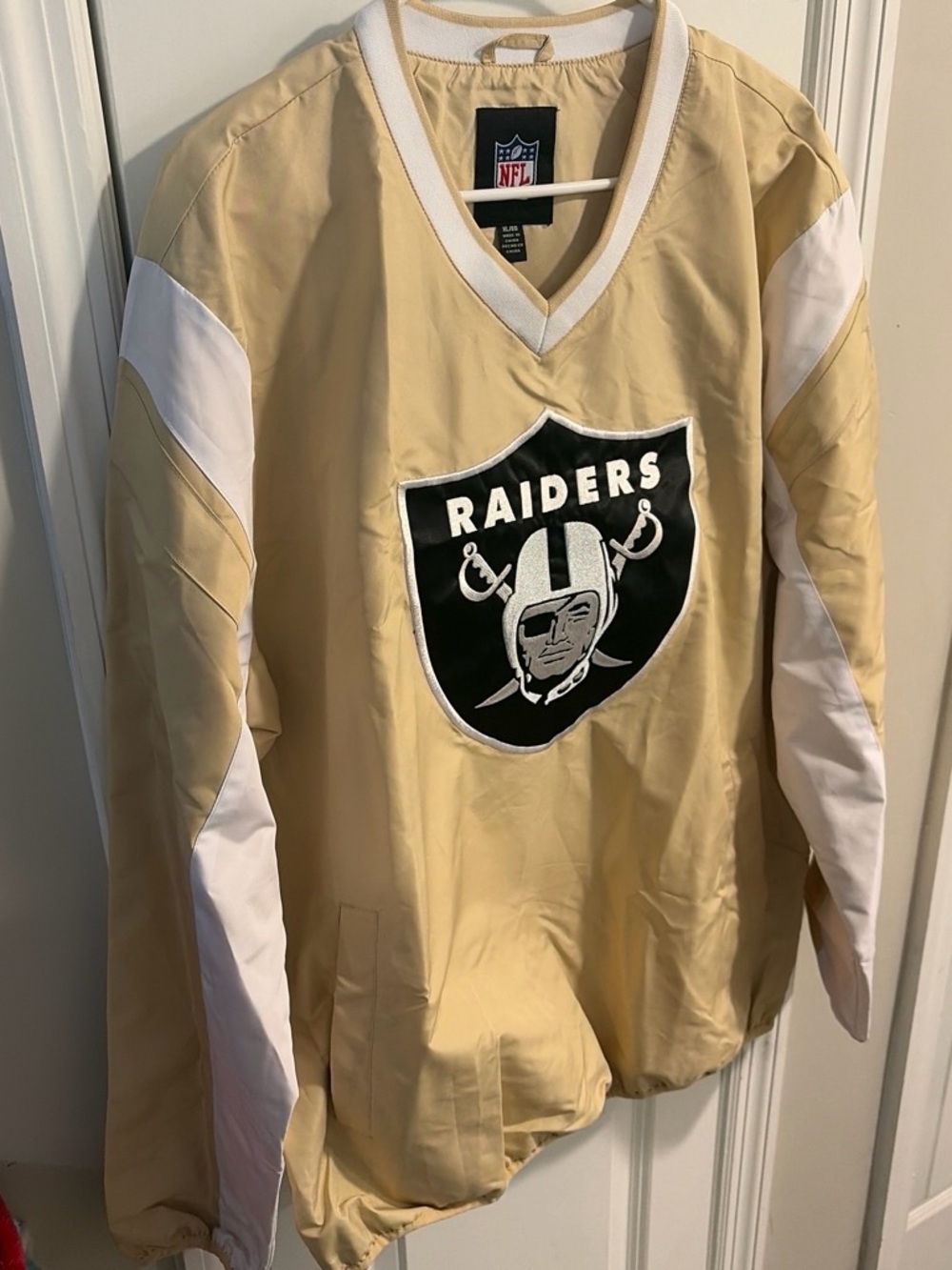 NFL Raiders Windbreaker  V-Neck Pullover in Cream and White